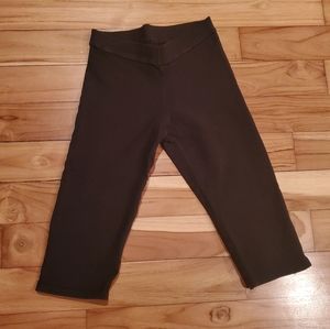 Tight crop pants